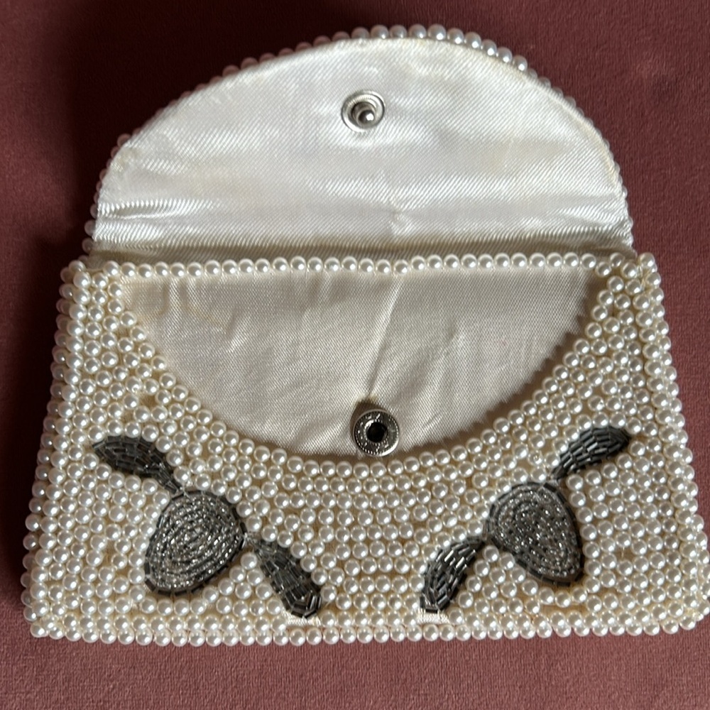 Vintage Bentsons 1920’s art Deco pearl clutch. 6.5”x 4” - Picture 4 of 9